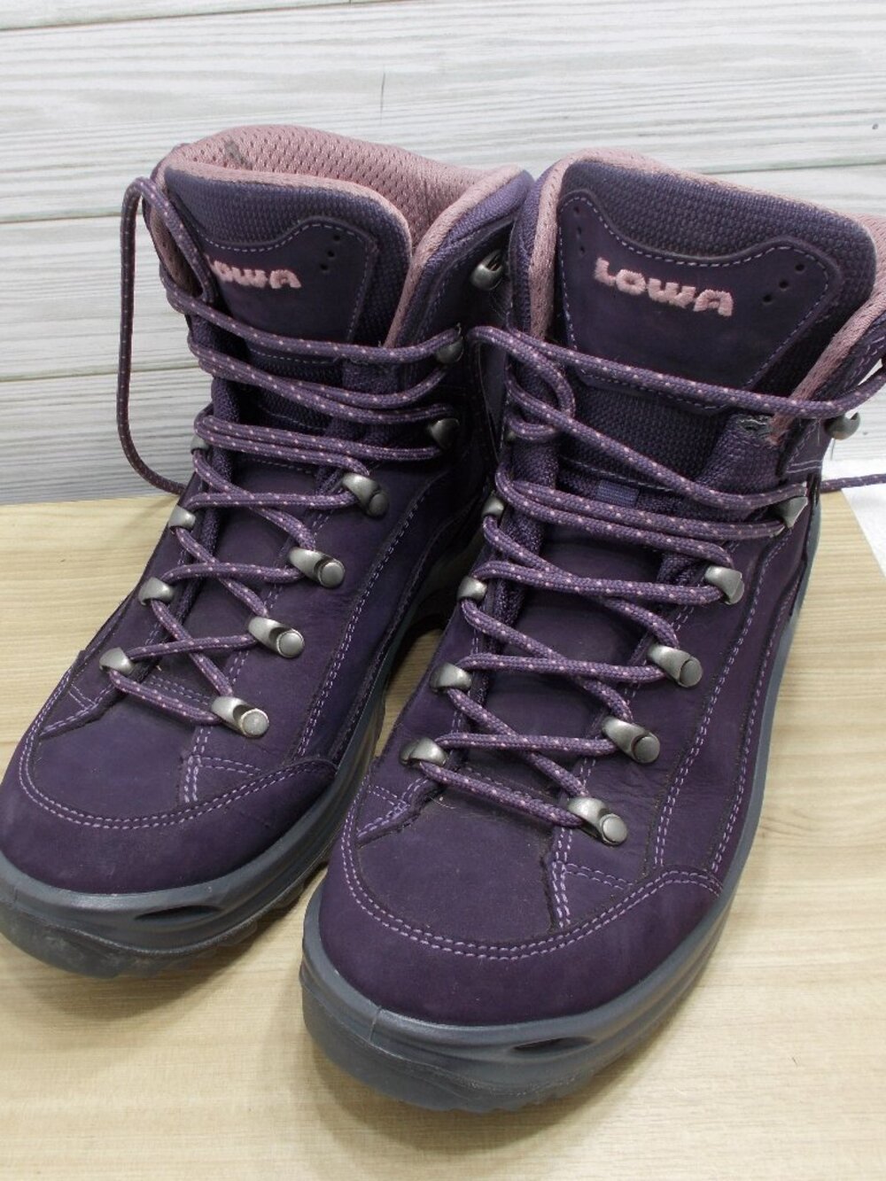 Lowa Plum Renegade GTX Mid Hiking Boots Size 8.5 All Terrain Classic